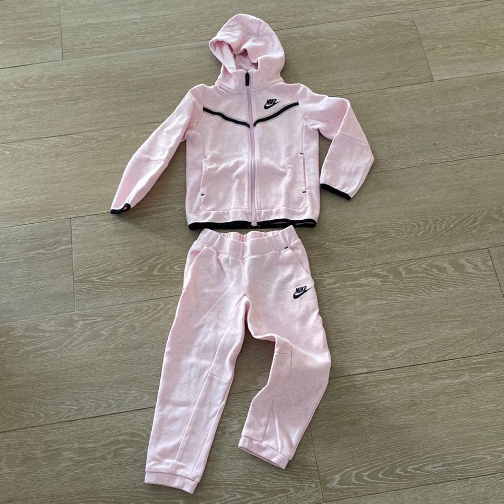 Nike Pink Outfit, size 5-6, Girls